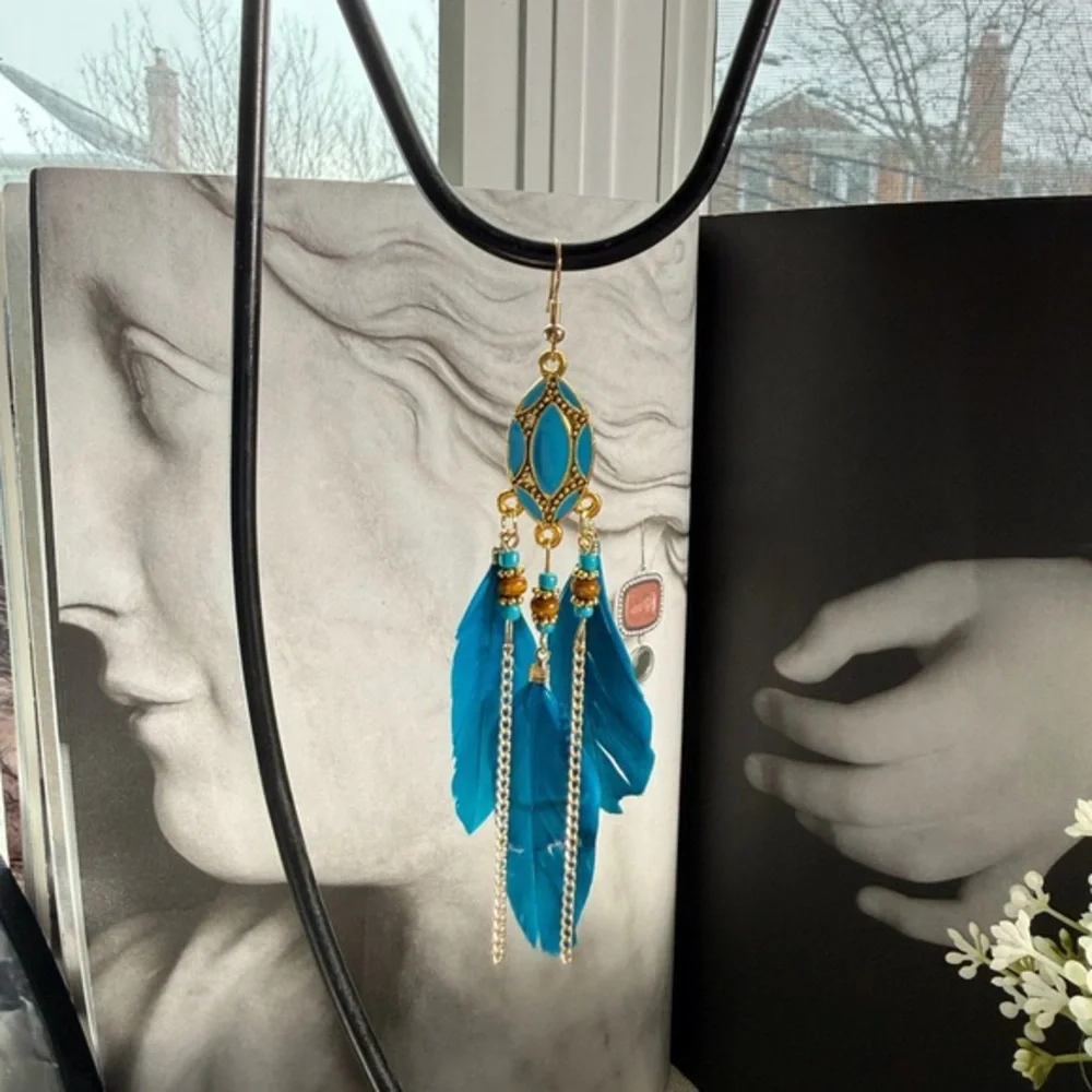 Gold Earring with Feather Blue - Picture 2 of 3